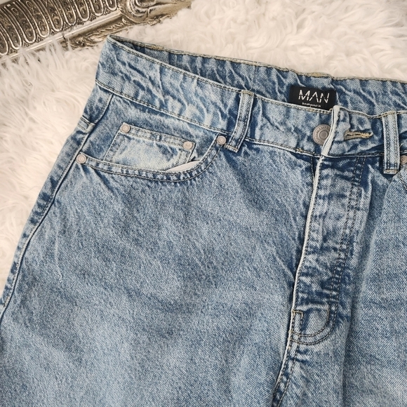BoohooMan Relaxed Fit Jeans. Light Blue. Size 34. New. N - Picture 3 of 6